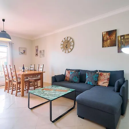 Karin Mit Schoenen Meerblick Porches (Algarve)