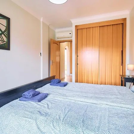 Karin Mit Schoenen Meerblick